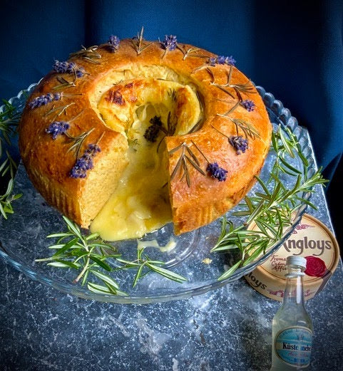 Pauline's Oozing Cheese Loaf