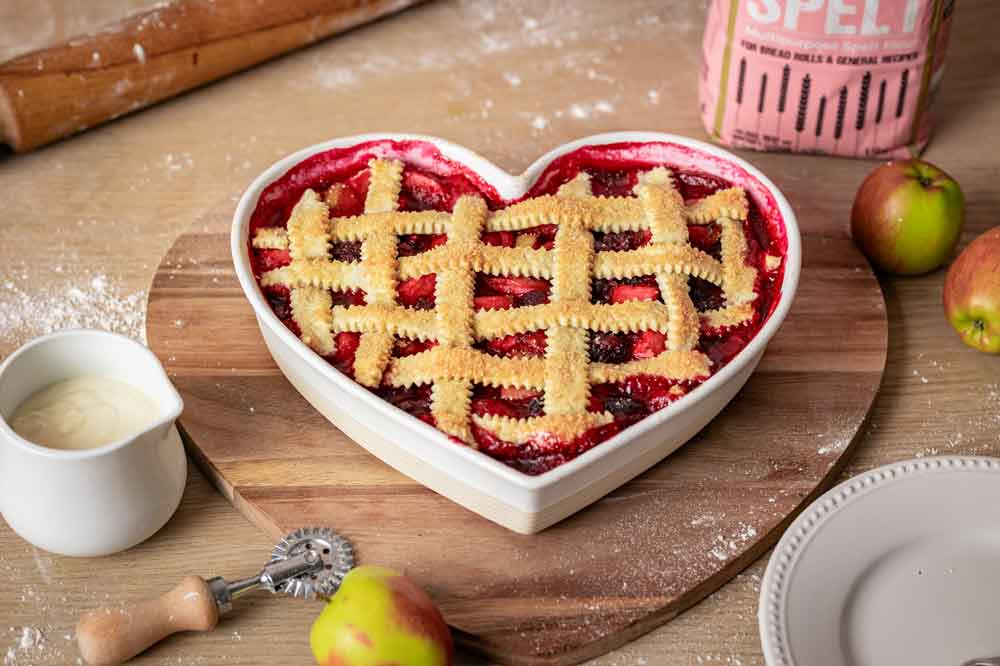 Blackberry & Apple Pie with Homemade Custard Recipe Blackberry & Apple Pie with Homemade Custard Recipe
